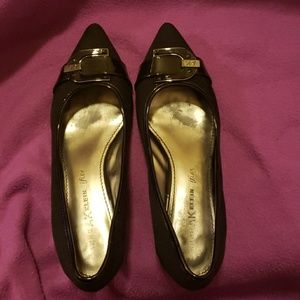 Anne Klein black kitten heel pointed toe shoes